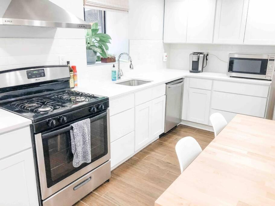 Luxury With Backyard + Close Transportation Apartamento *