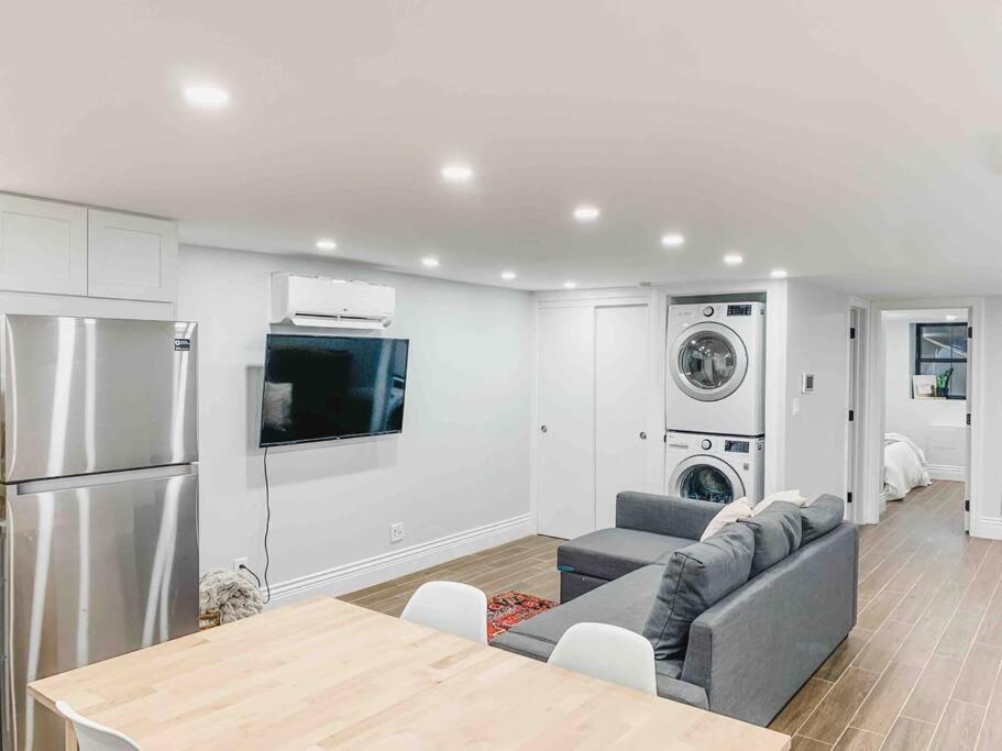 Luxury With Backyard + Close Transportation Apartamento